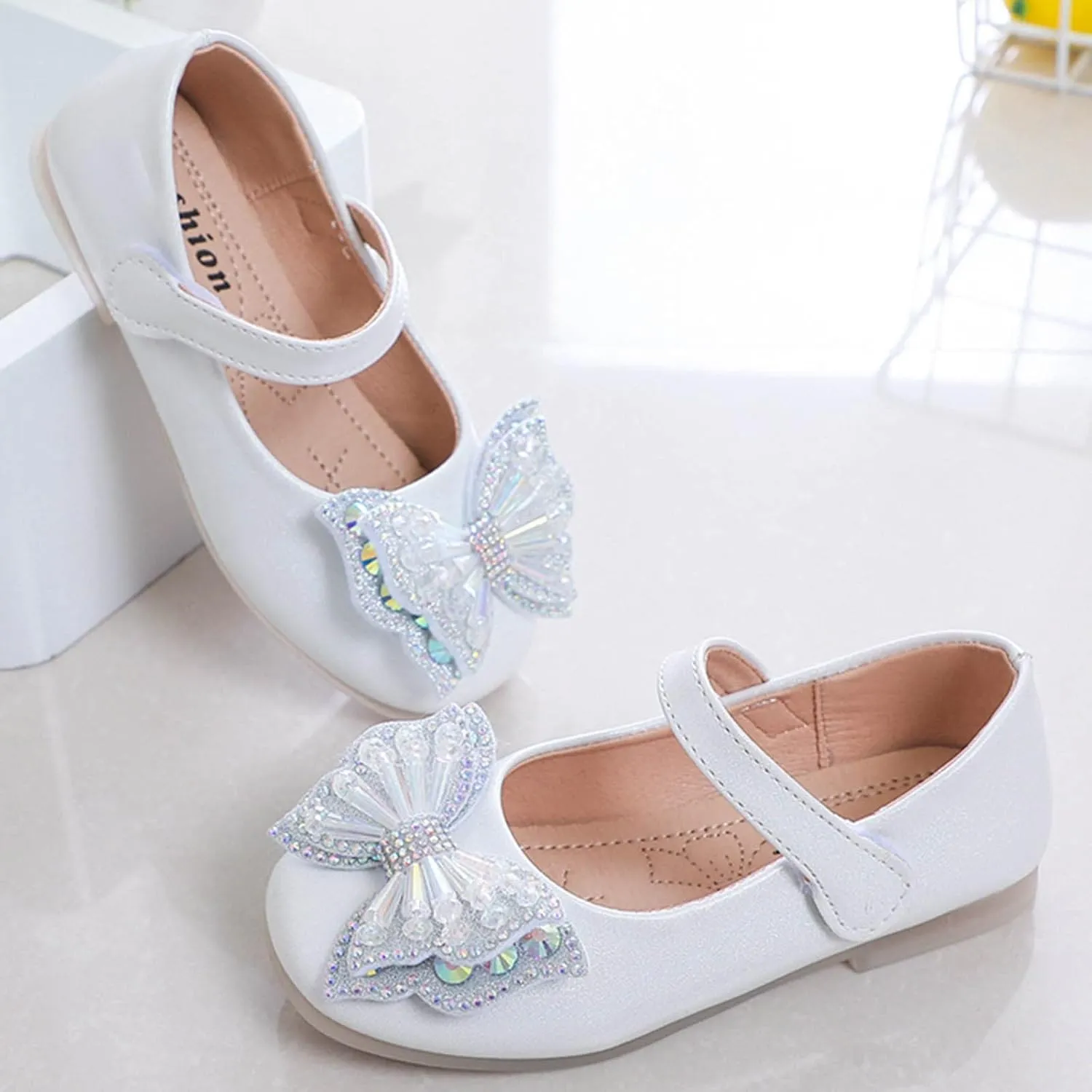 EnJoCho Toddler First Walking Shoes Children Shoes Flat Sandals Students Dance Performance Shoes Sequin Bow Princess